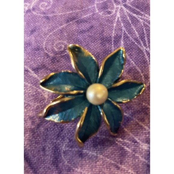 Kramer Blue Enamel Gold Tone Flower Brooch Pin Faux Pearl Clip On Earrings - Picture 4 of 11
